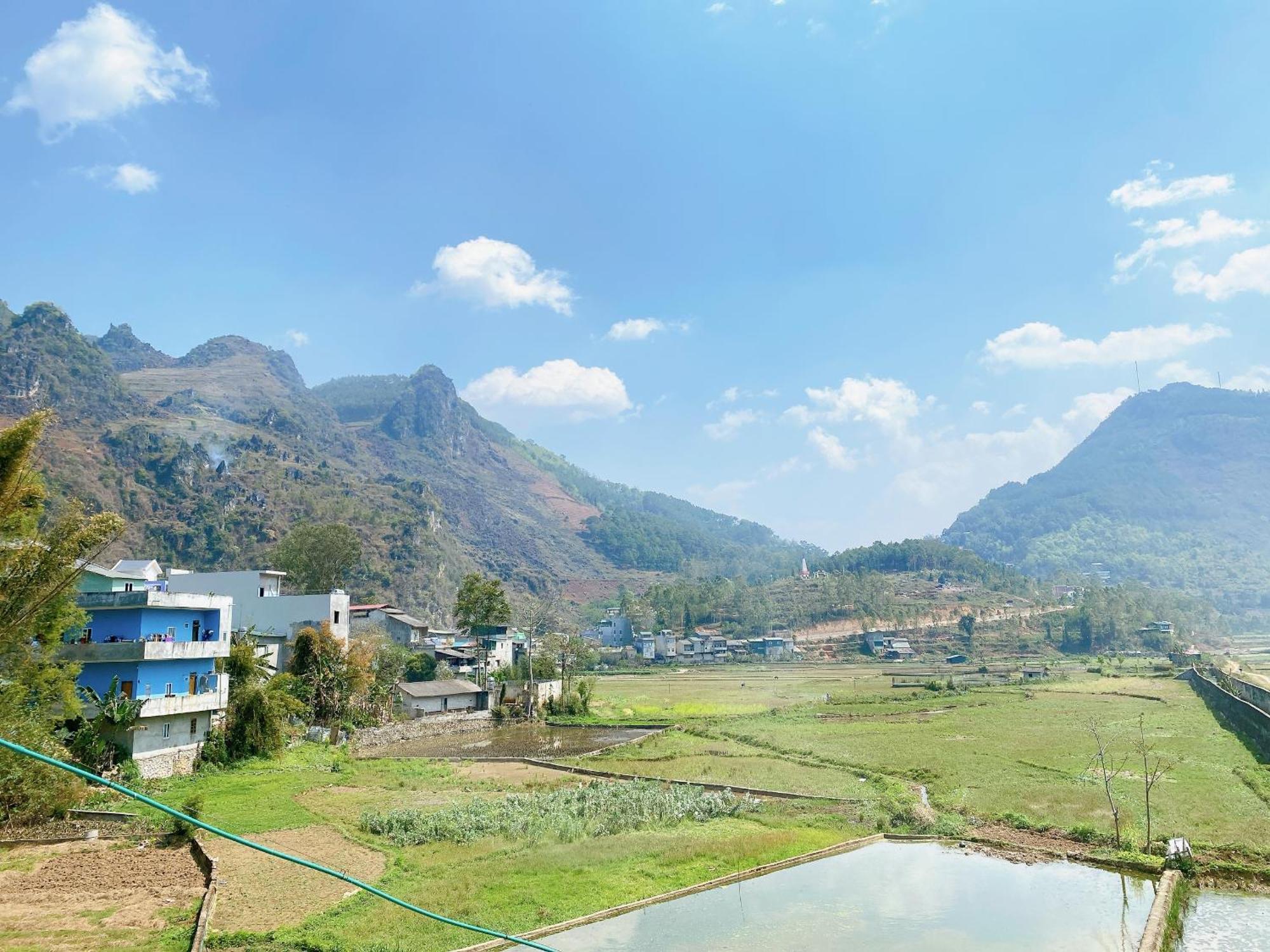 Homestay Hong Anh Донг Ван Екстериор снимка
